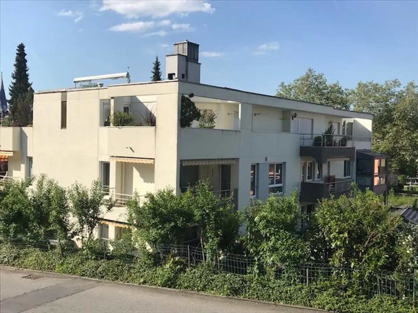 Appartement attrayant de 4,5 pièces avec cheminée et vue sur le Rigi à Matthof - Photo 2 sur 10