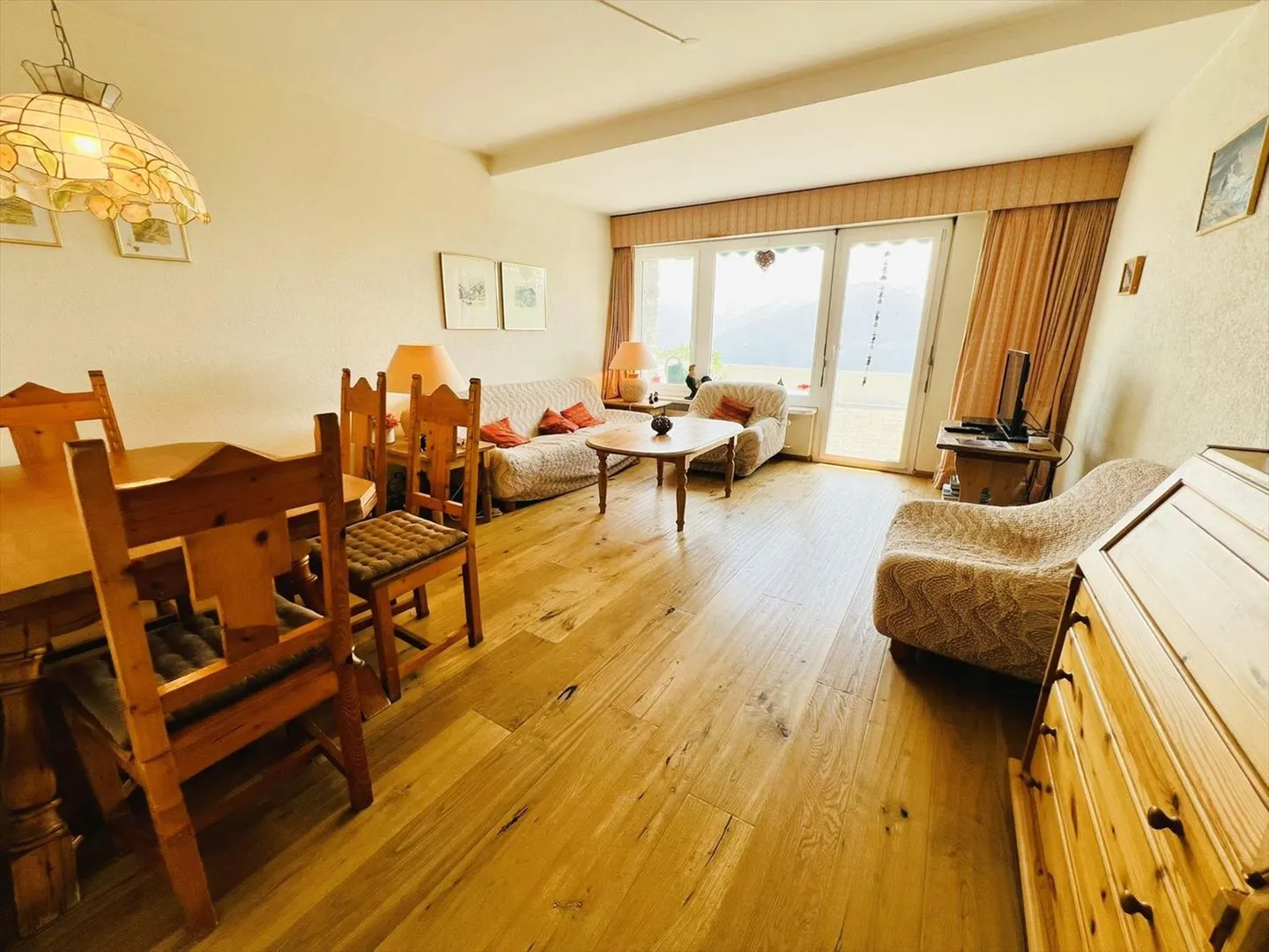 ZUR SAISON: Wunderschöne 3,5 Zimmer renoviert - Geräumig & hell - Wunderschöner Blick - Bi - Foto 1 von 16