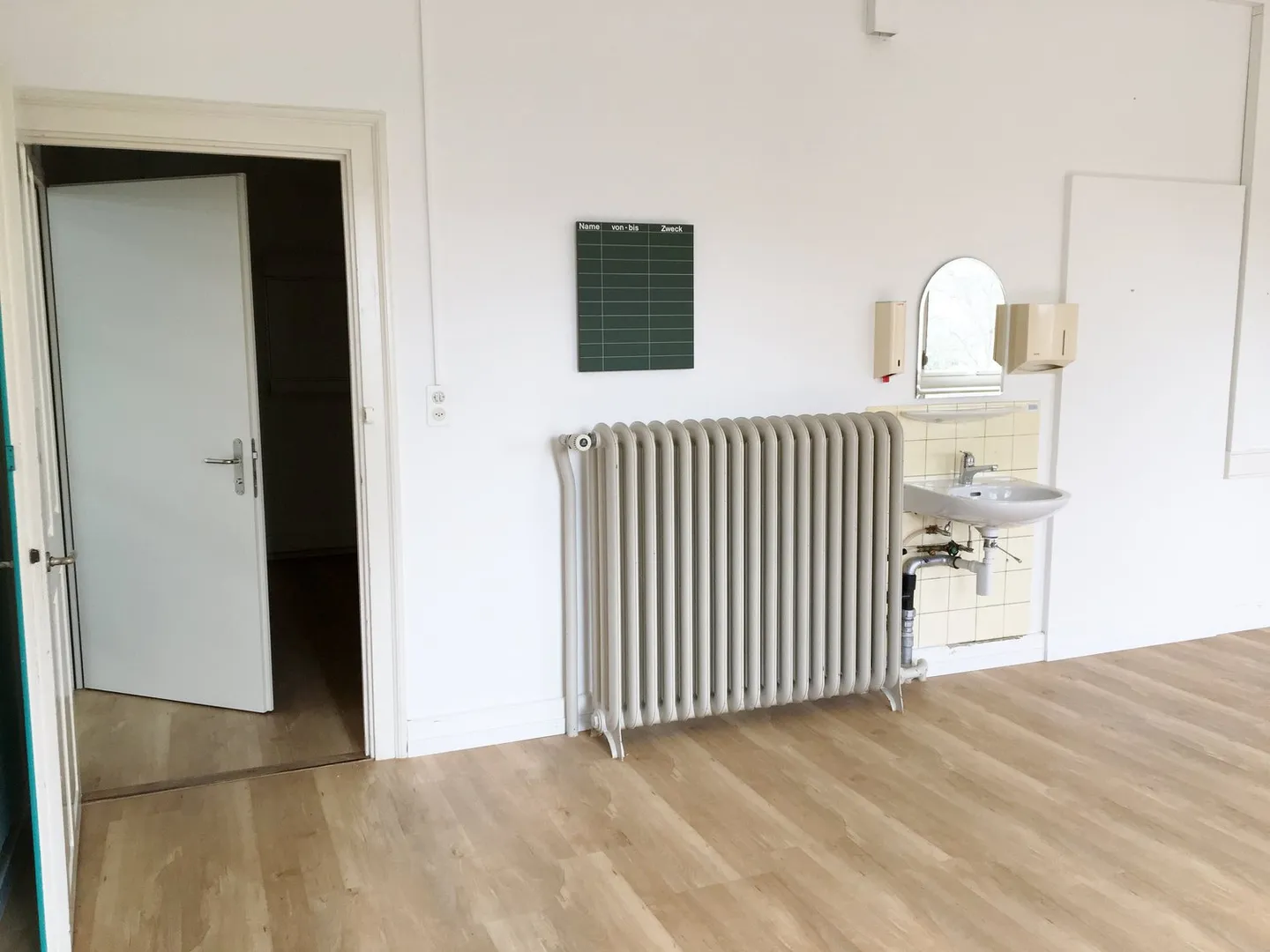 Room 62m2 - Photo 2 of 3