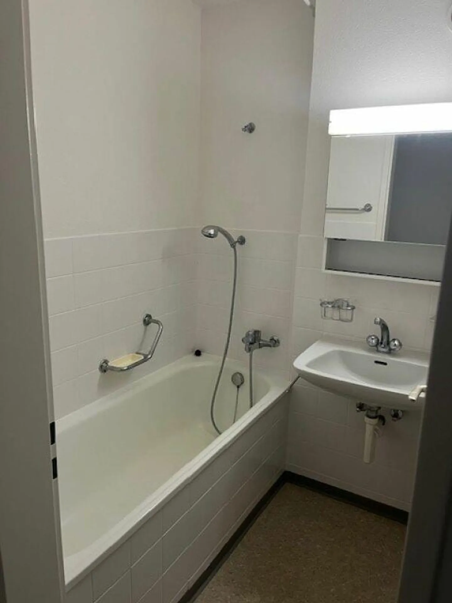 Bellissimo appartamento di 3 stanze vicino alla stazione, con cucina moderna e balcone - Foto 7 di 7