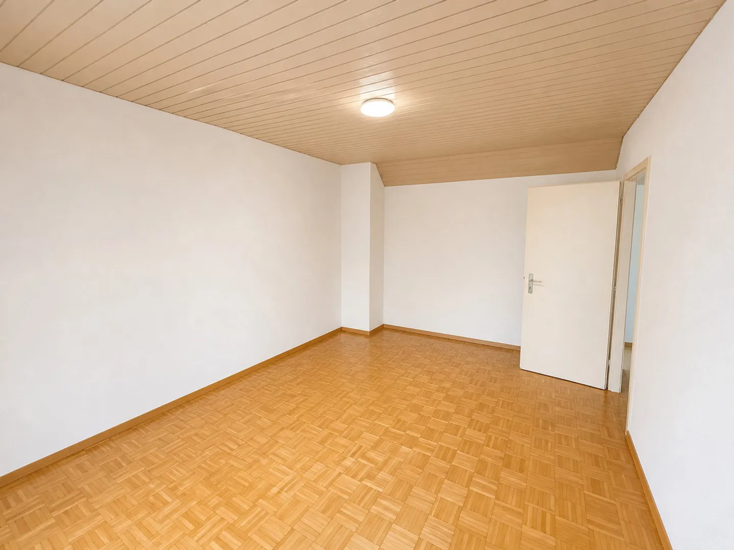 Bright 4.5-room apartment with balcony - In the center of Avenches - Photo 5 of 7