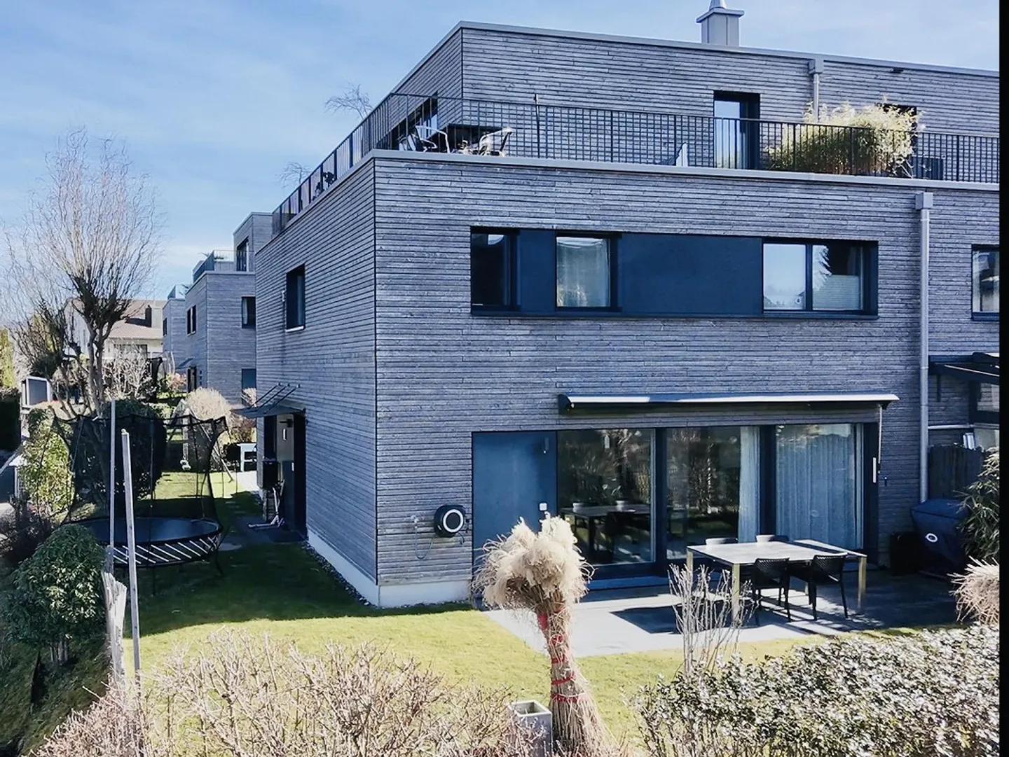 Maison Minergie lumineuse avec terrasse sur le toit et vue - Photo 1 sur 13