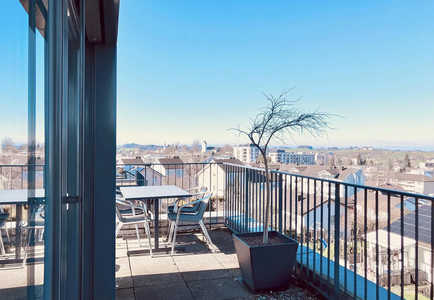 Maison Minergie lumineuse avec terrasse sur le toit et vue - Photo 7 sur 13