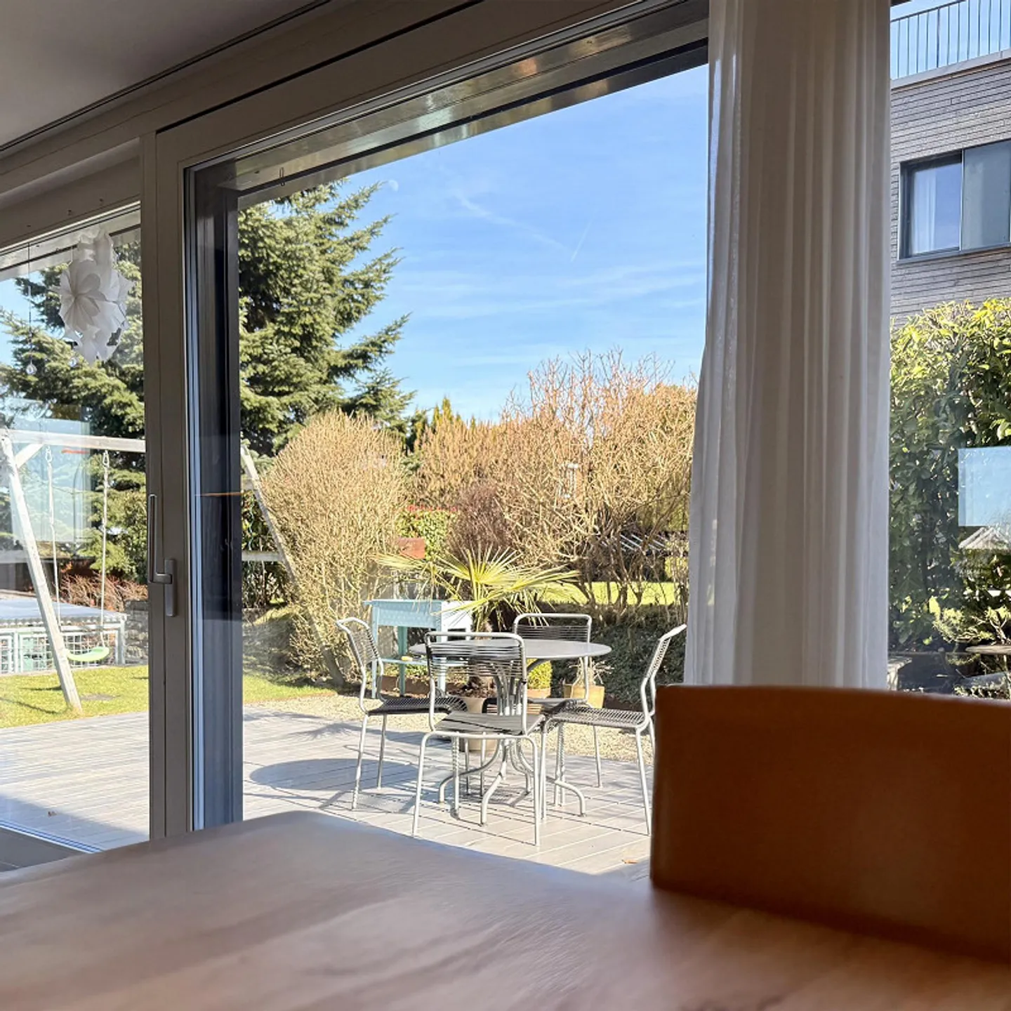 Maison Minergie lumineuse avec terrasse sur le toit et vue - Photo 9 sur 13