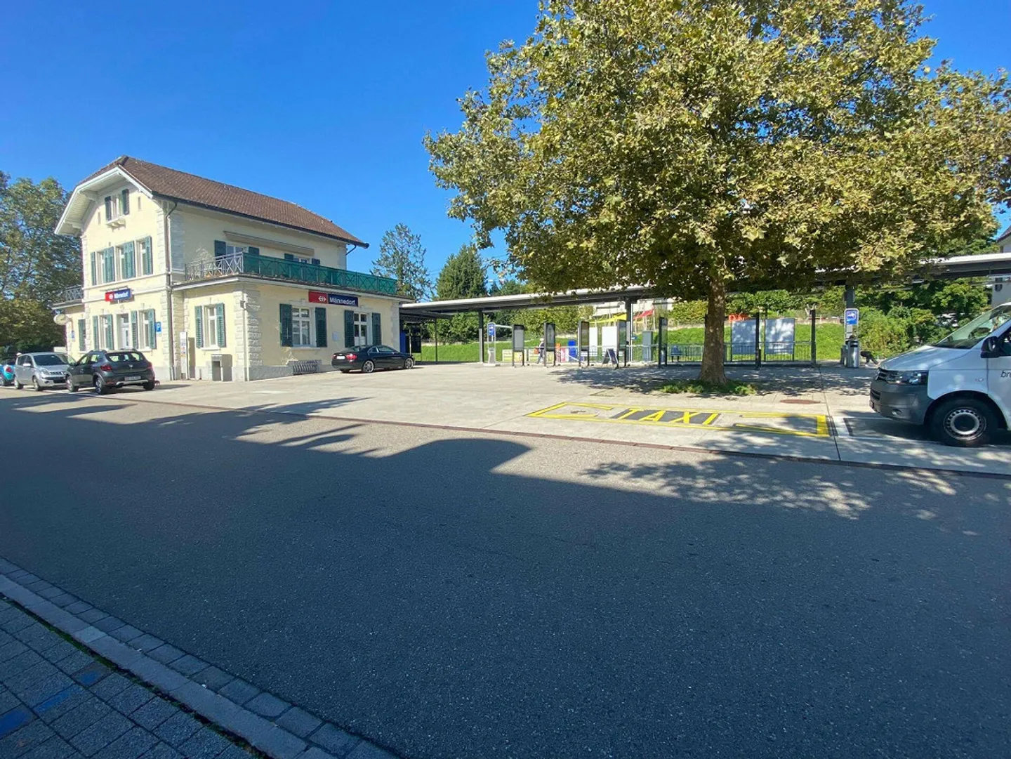 Posto taxi in affitto alla stazione di Männedorf - Foto 1 di 1