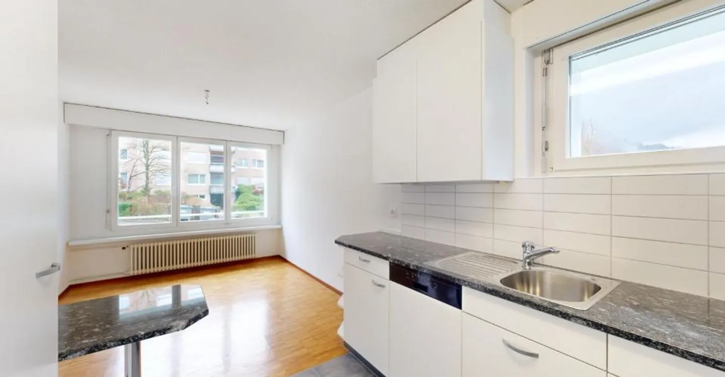 Charming 5.5-Room Apartment - Photo 7 of 9