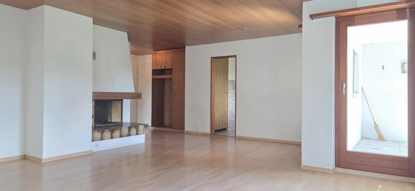 Charmante appartement 4.5 pièces avec jardin et cheminée à Muhen - Photo 4 sur 15