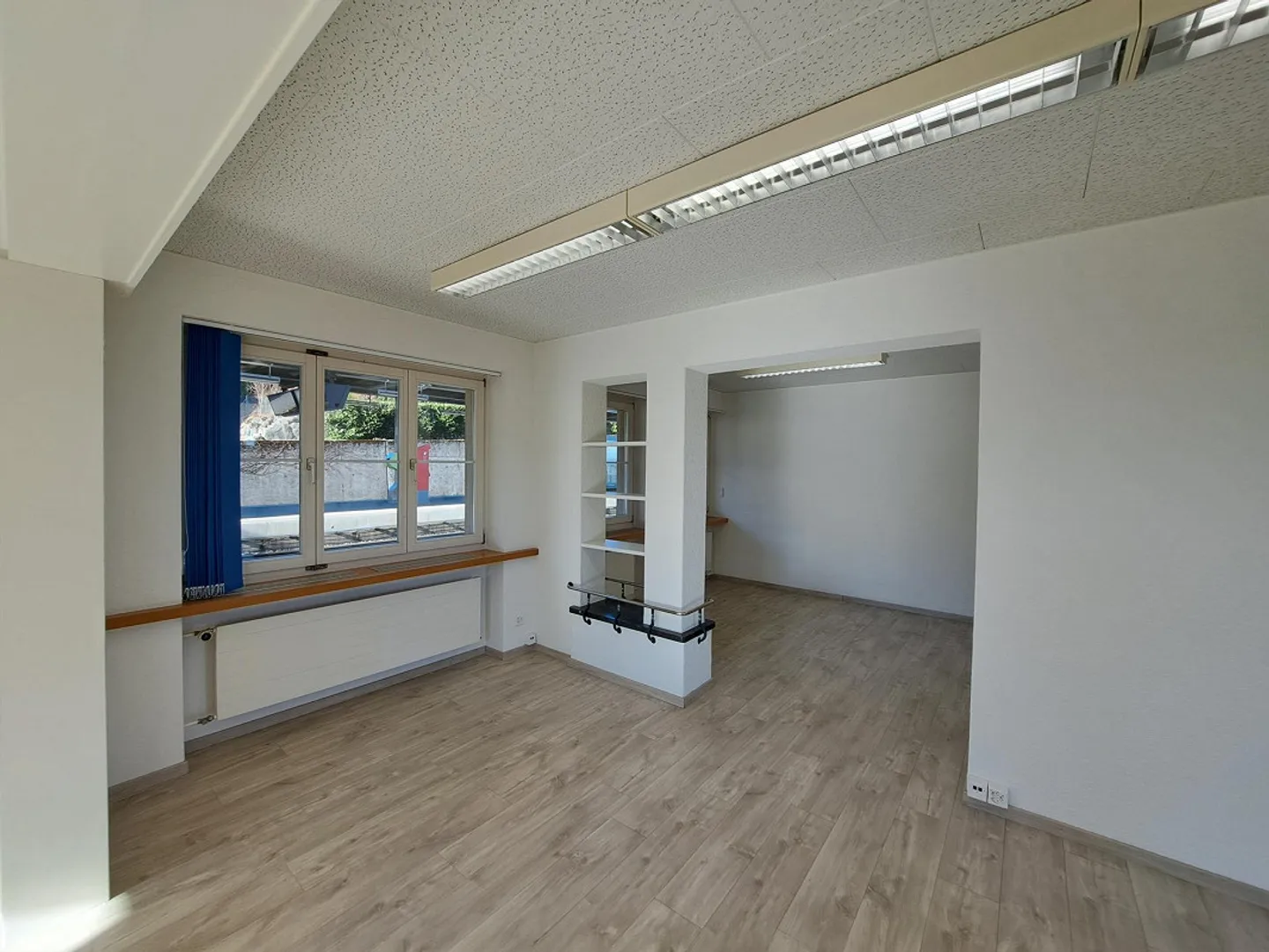 Espace commercial lumineux directement à la gare de Schindellegi-Feusisberg - Photo 1 sur 5