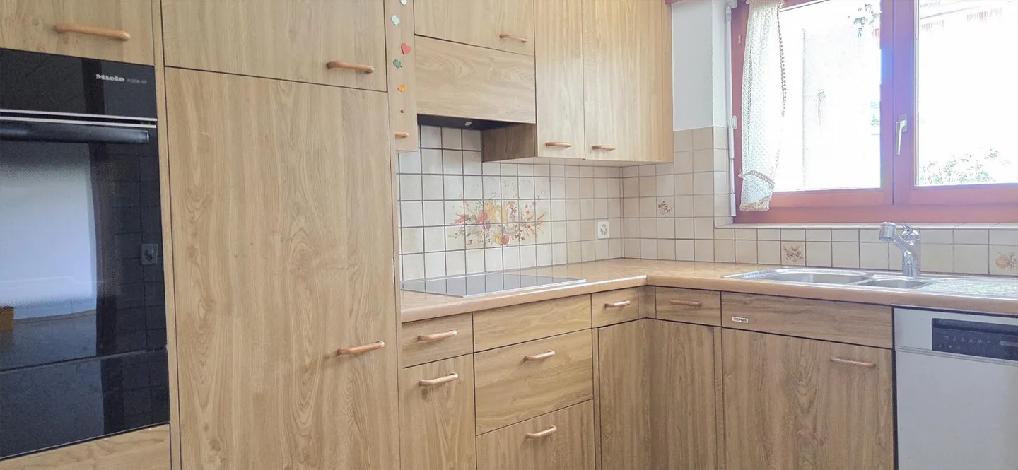 Charmante appartement 4.5 pièces avec jardin et cheminée à Muhen - Photo 6 sur 15
