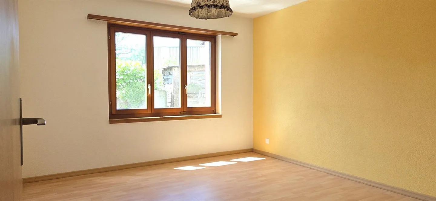 Charmante appartement 4.5 pièces avec jardin et cheminée à Muhen - Photo 7 sur 15