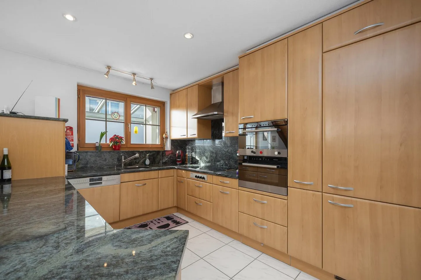 Spacious Living in a Sun-Kissed Location - Photo 4 of 7