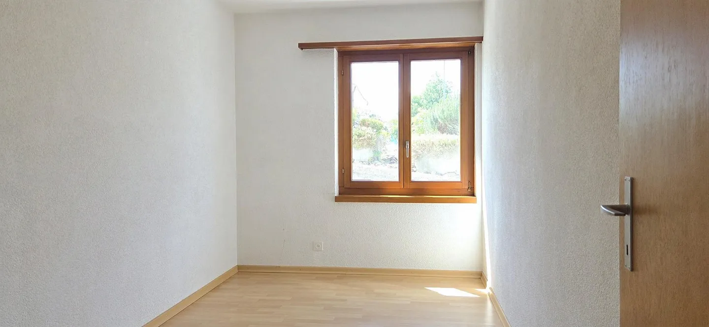 Charmante appartement 4.5 pièces avec jardin et cheminée à Muhen - Photo 8 sur 15