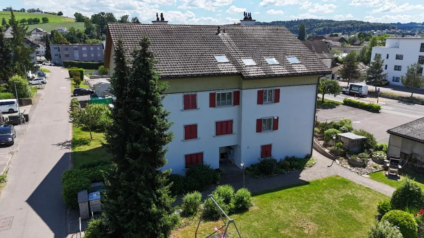 Charmante appartement 4.5 pièces avec jardin et cheminée à Muhen - Photo 14 sur 15