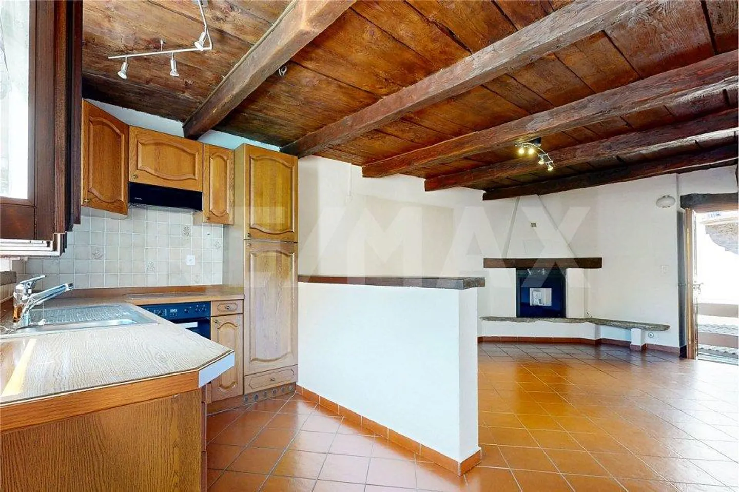 Adjacent House in the Historic Center - Photo 4 of 13