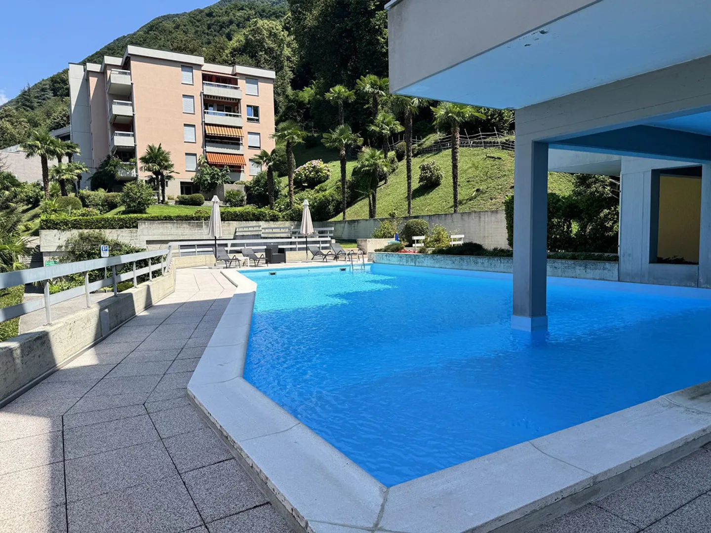 À louer appartement 2,5 pièces avec jardin, piscine et vue sur le lac à Bissone - Photo 3 sur 9