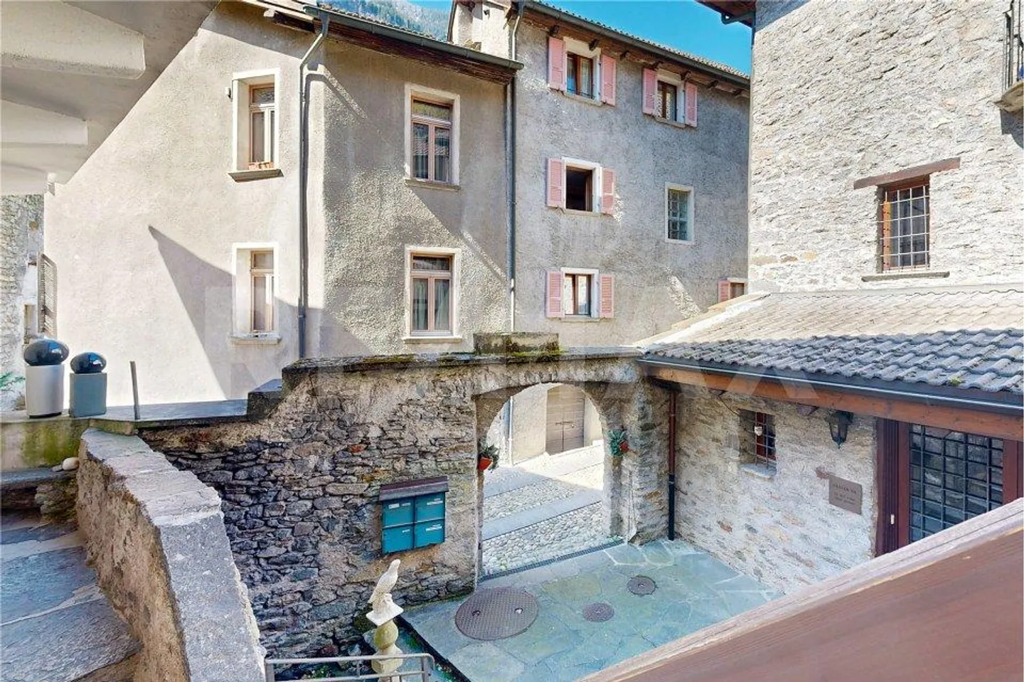 Adjacent House in the Historic Center - Photo 7 of 13
