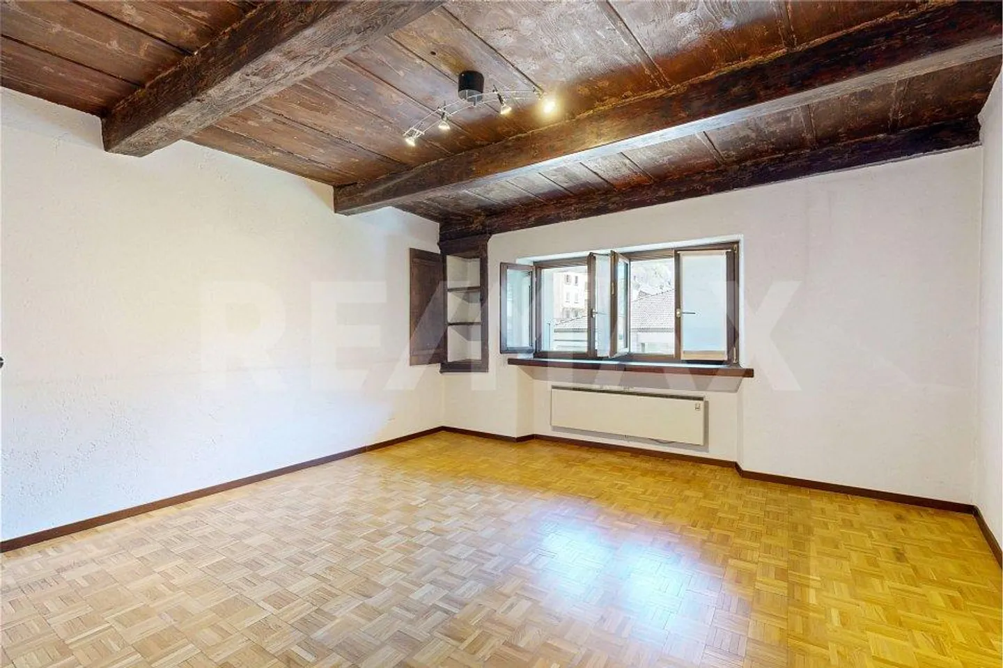 Adjacent House in the Historic Center - Photo 10 of 13