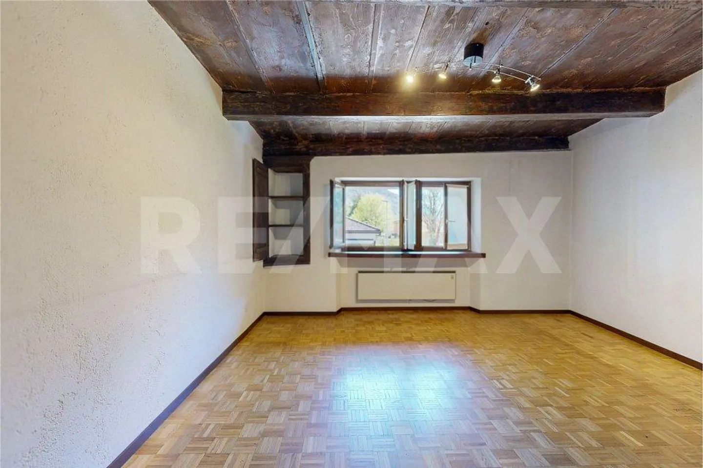 Adjacent House in the Historic Center - Photo 11 of 13