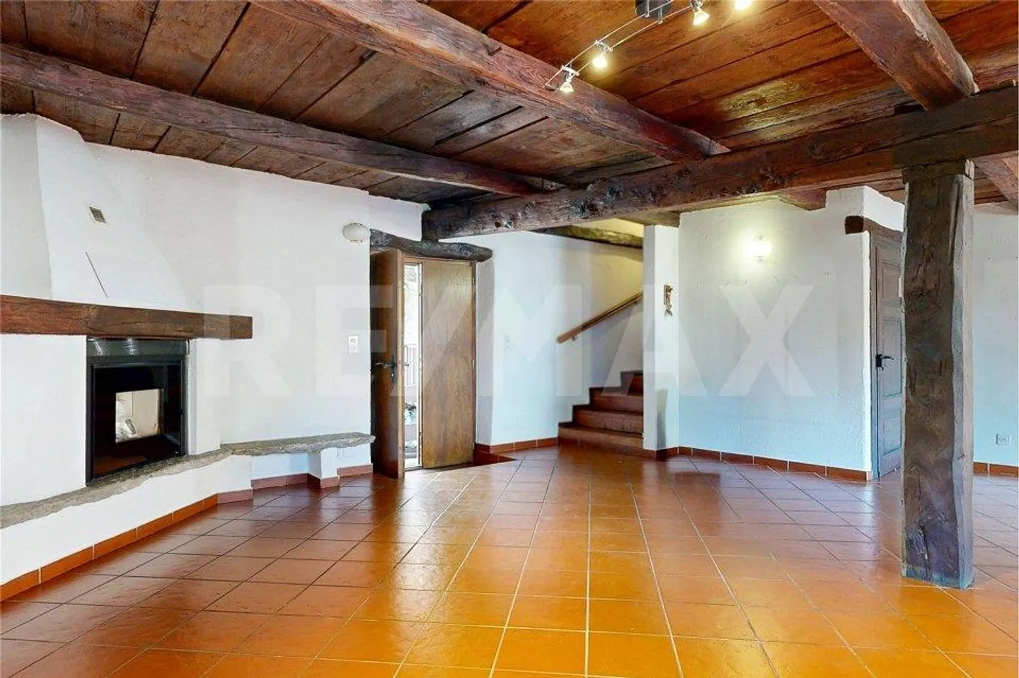Adjacent House in the Historic Center - Photo 8 of 13