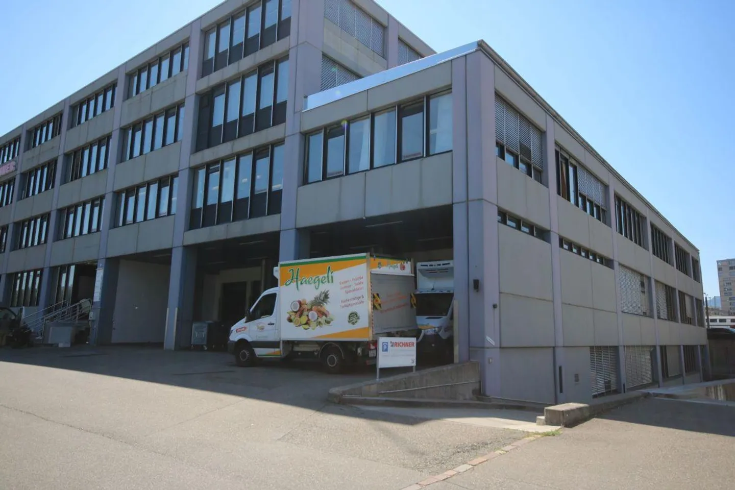 Espace commercial attrayant recherche de nouveaux locataires - Photo 5 sur 6