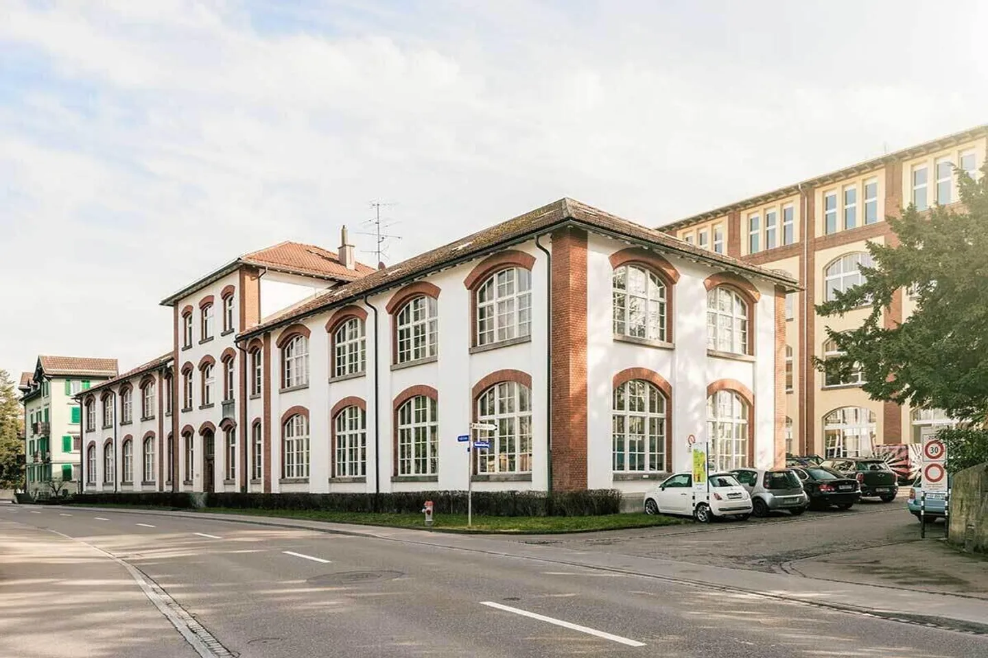 Uffici / Spazi commerciali in ex edificio industriale - Foto 1 di 4