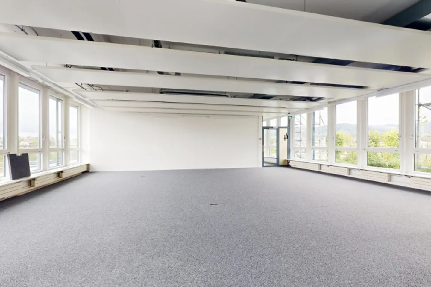 Uffici appena ristrutturati con terrazza sul tetto, soffitti refrigerati e vista panoramica! - Foto 10 di 11