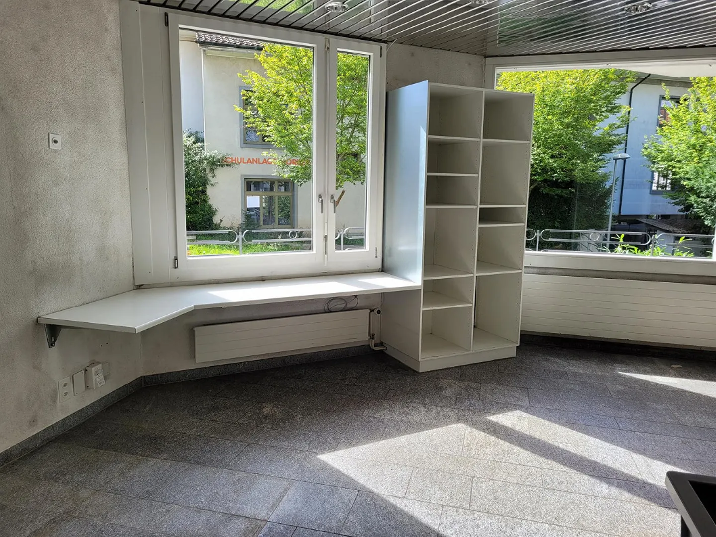 Espace commercial attrayant / magasin de vente avec grande vitrine - Photo 5 sur 6