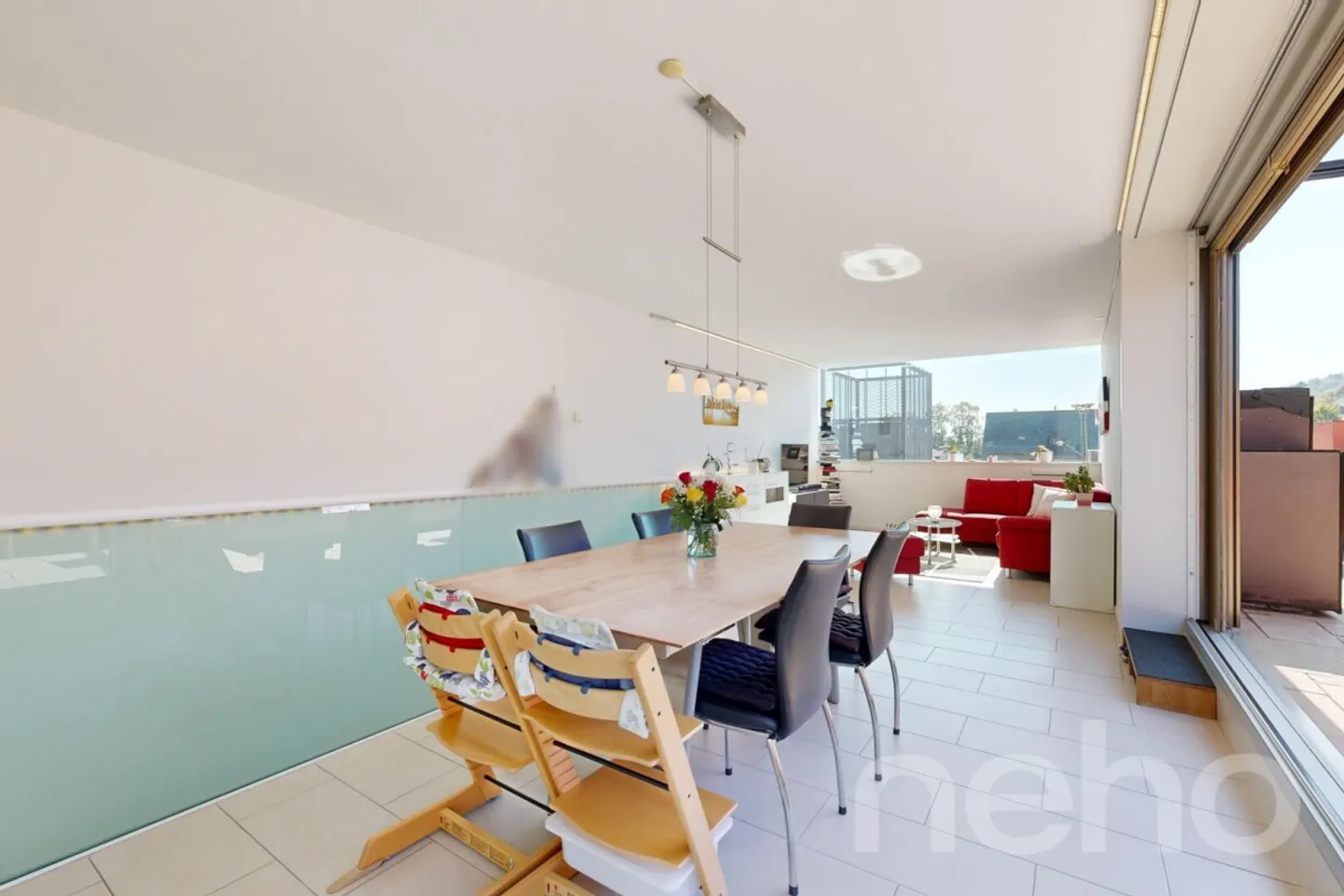 Well-maintained 5.5-room apartment on two levels with large south terrace - Photo 2 of 12