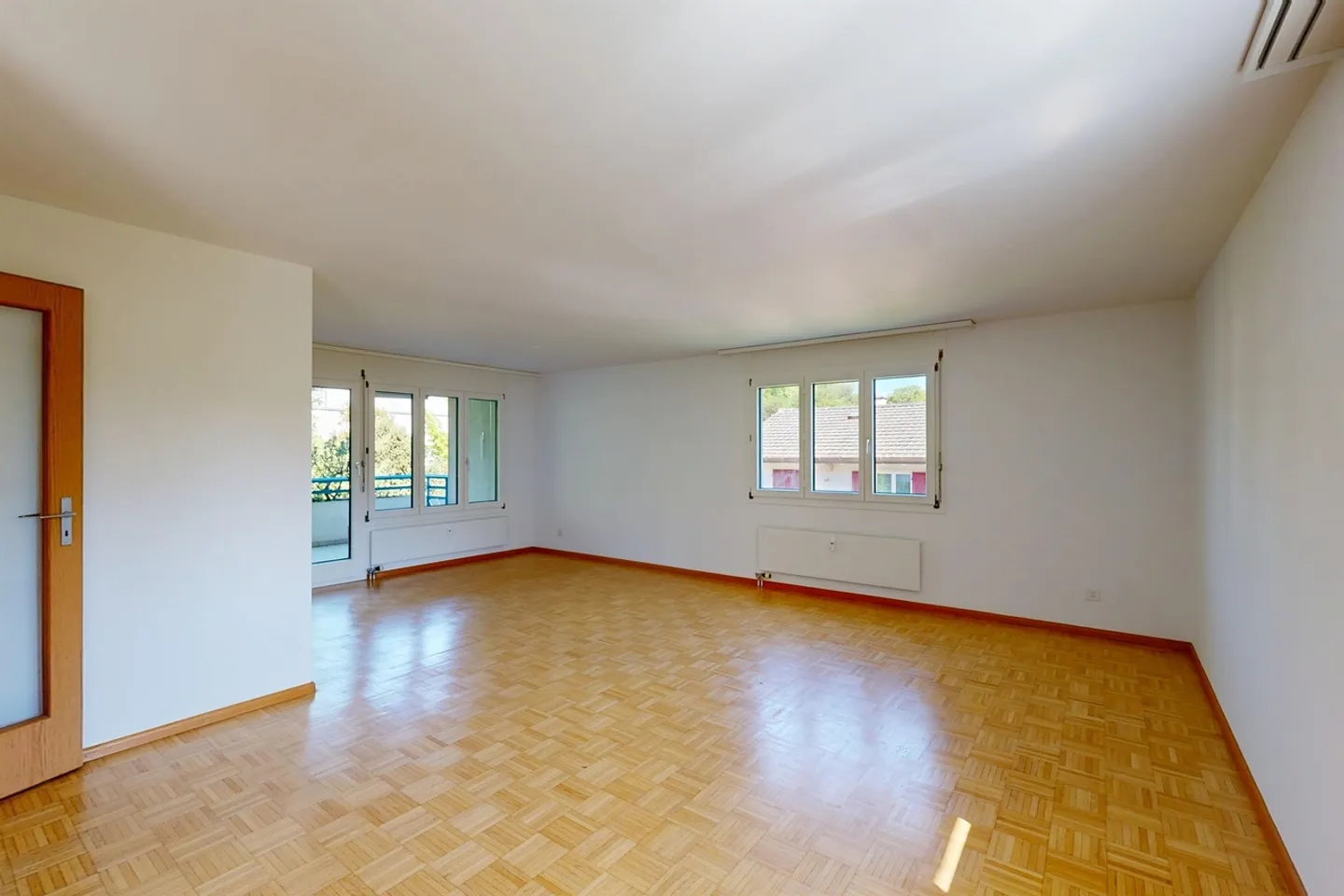 SPRING PROMOTION - 3 months rent-free living! - Photo 4 of 9
