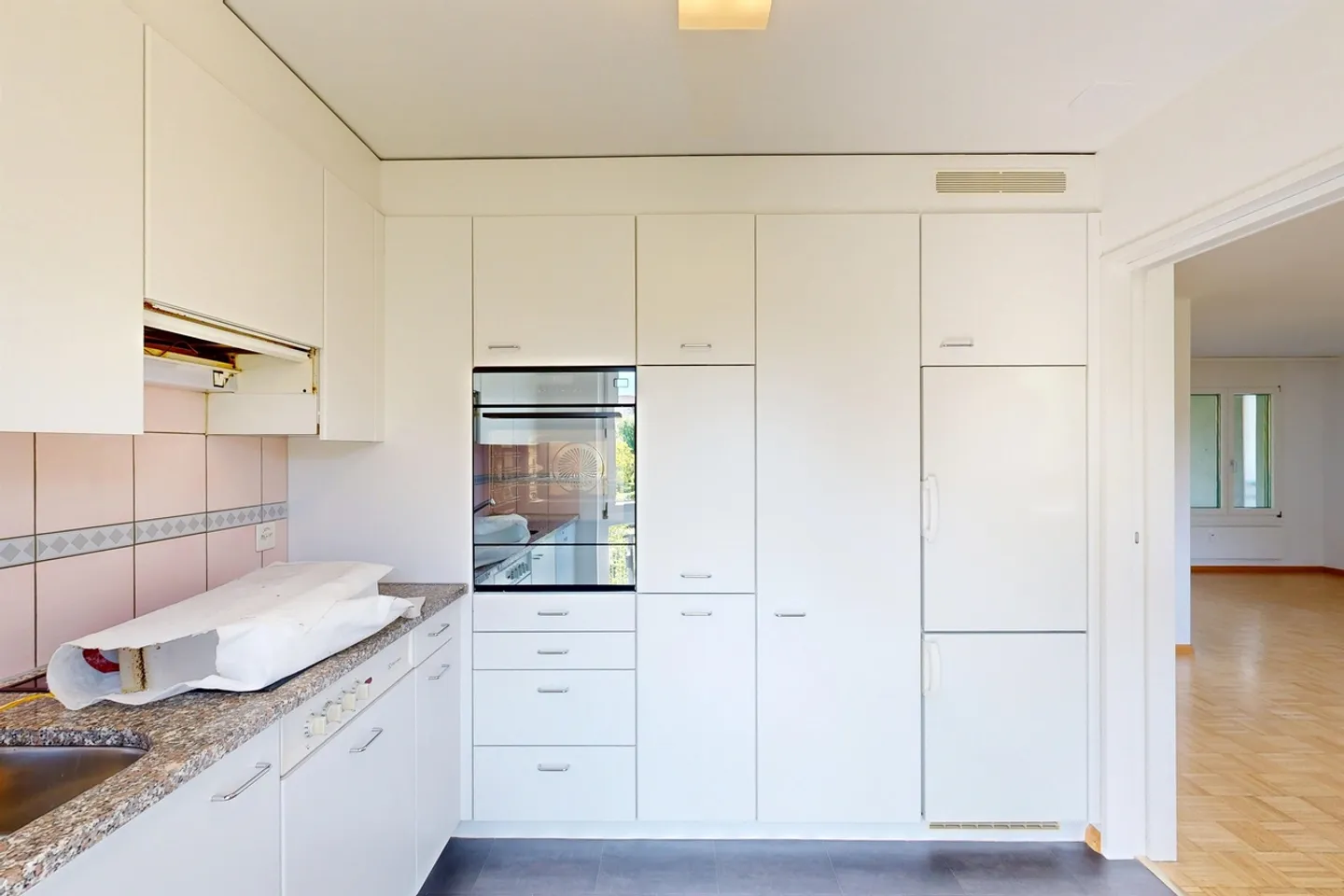 SPRING PROMOTION - 3 months rent-free living! - Photo 3 of 9