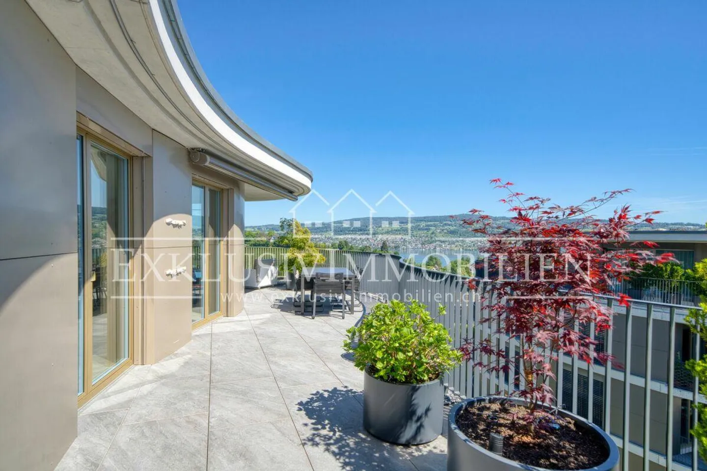 Eleganza, architettura unica e vista sul lago di Zurigo - Foto 1 di 4