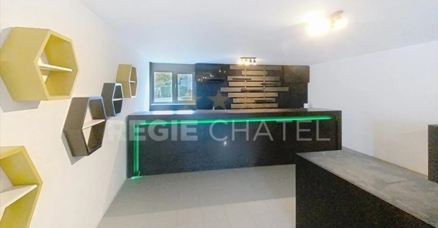 Immeuble mixte à louer - Photo 1 sur 5