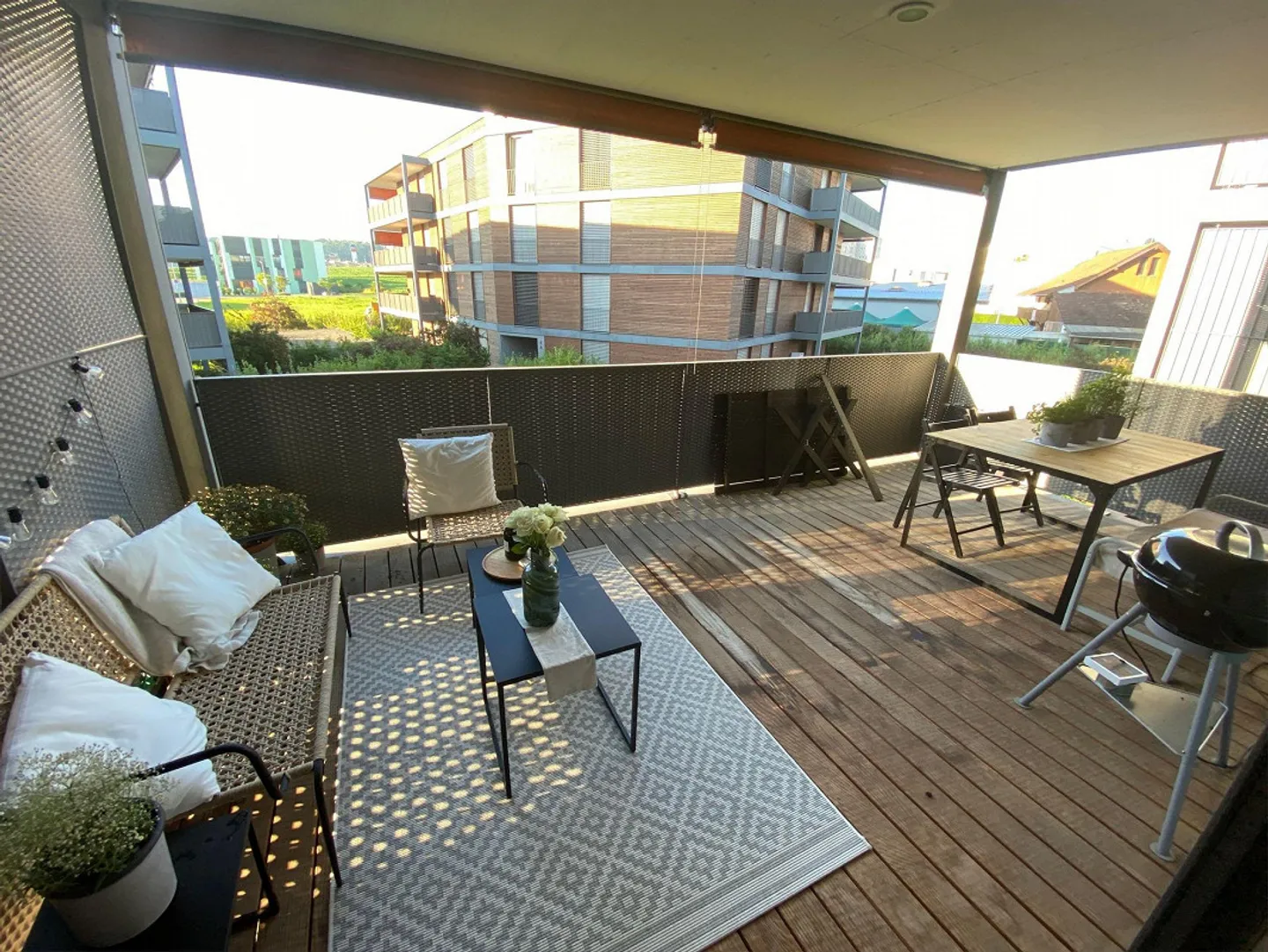 Appartement moderne de 2,5 pièces avec un grand balcon - Photo 1 sur 5