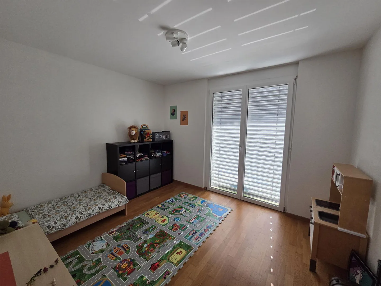 Bellissimo, tranquillo appartamento di 3,5 stanze all'ultimo piano con ampio balcone - Foto 9 di 14