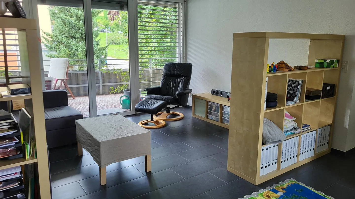 Bellissimo, tranquillo appartamento di 3,5 stanze all'ultimo piano con ampio balcone - Foto 10 di 14