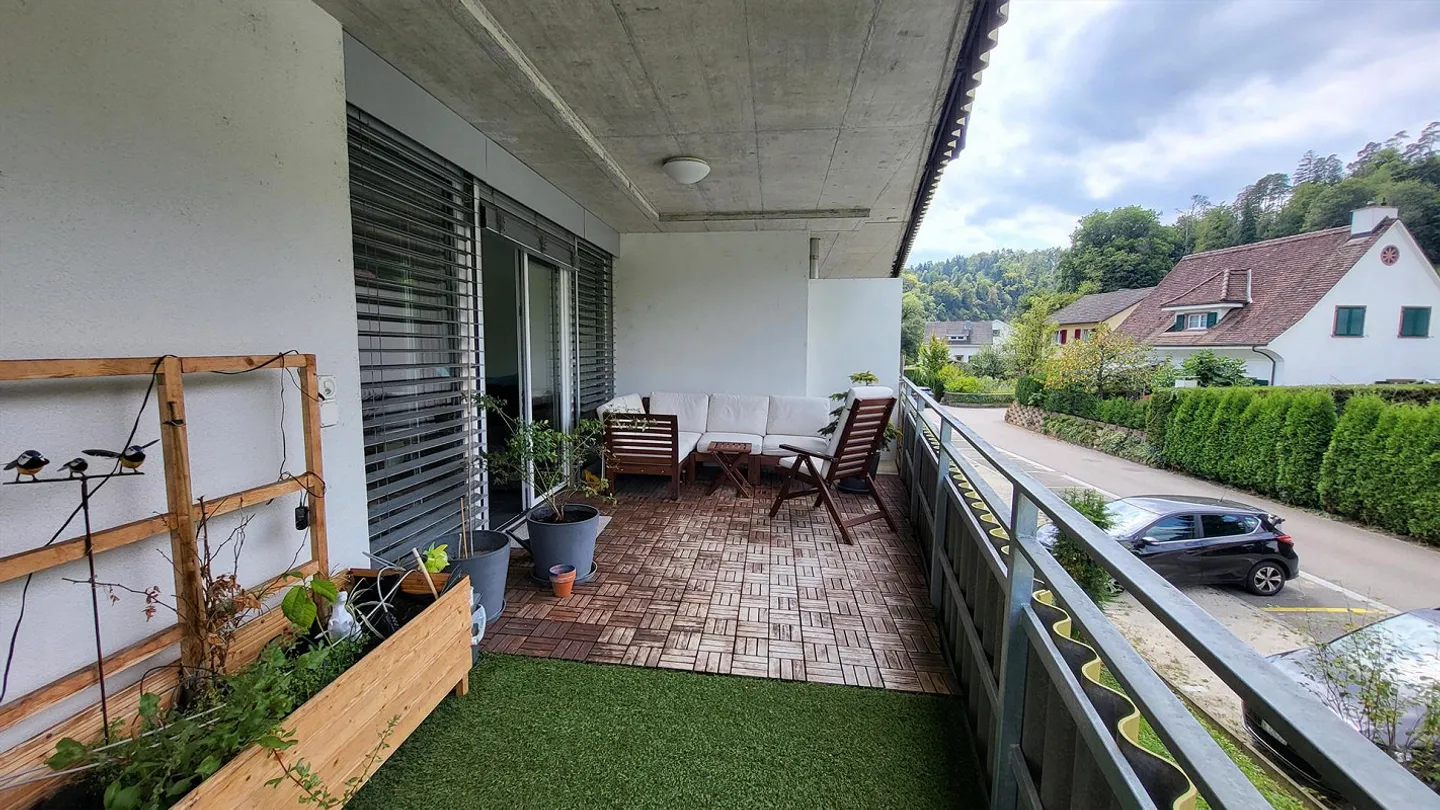 Bellissimo, tranquillo appartamento di 3,5 stanze all'ultimo piano con ampio balcone - Foto 12 di 14