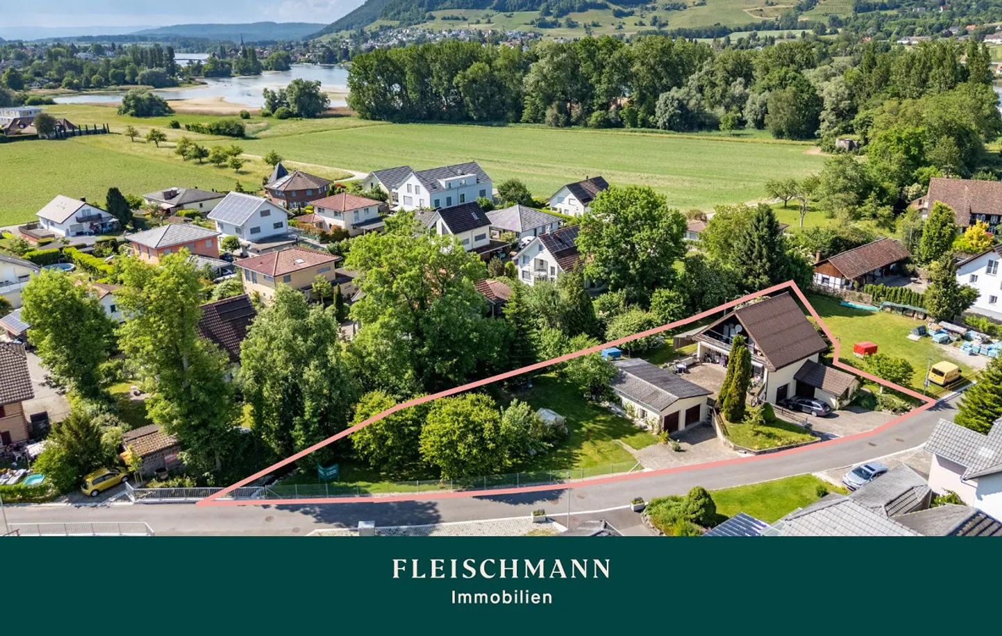 Spacious plot with house and development potential - Photo 1 of 8