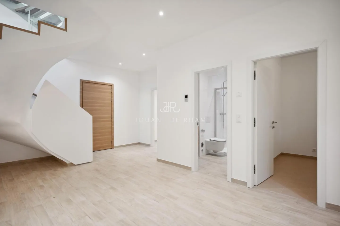 Exclusive: Triplex apartment with 4/5 bedrooms near the Collège du Léma - Photo 5 of 10