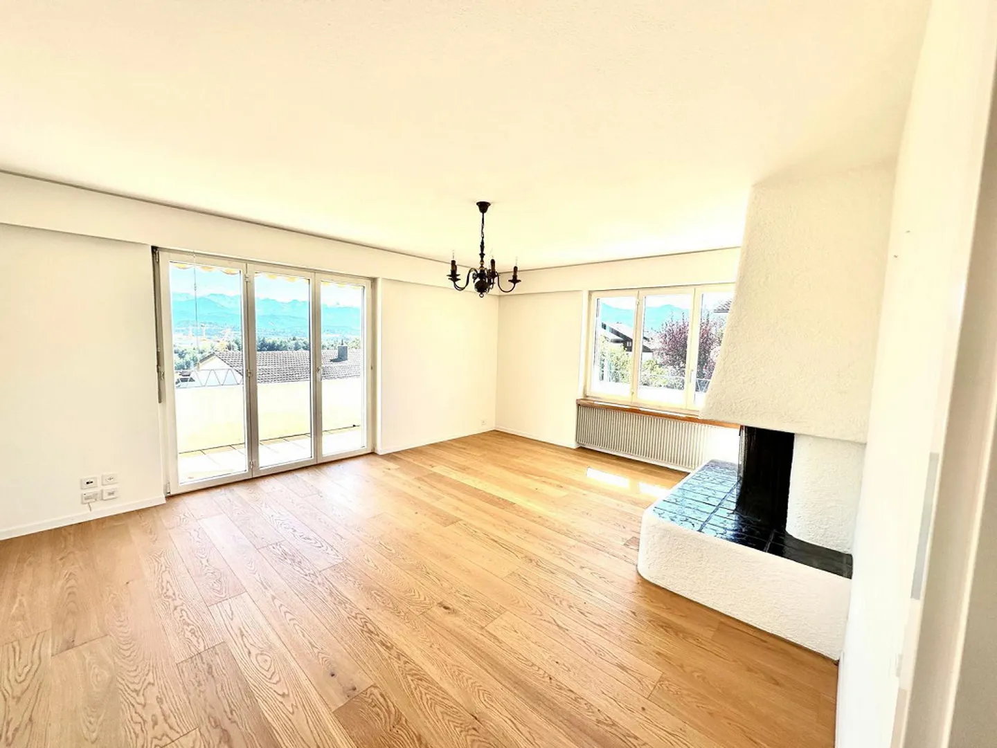 Appartamento 5 ½ locali con vista montagna spettacolare - Foto 2 di 10