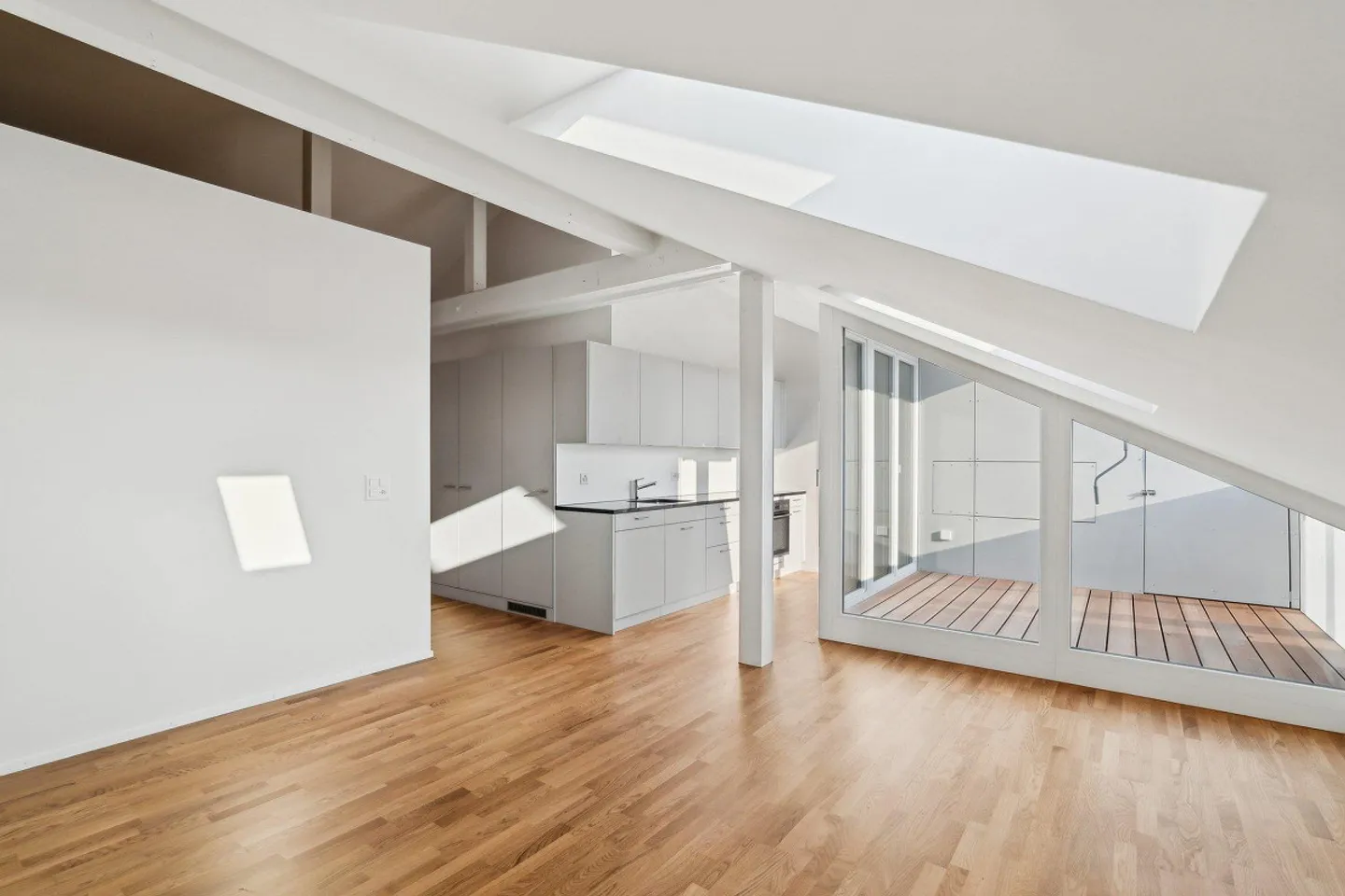 Renovated 2.5-room apartment in Bern - Photo 2 of 8