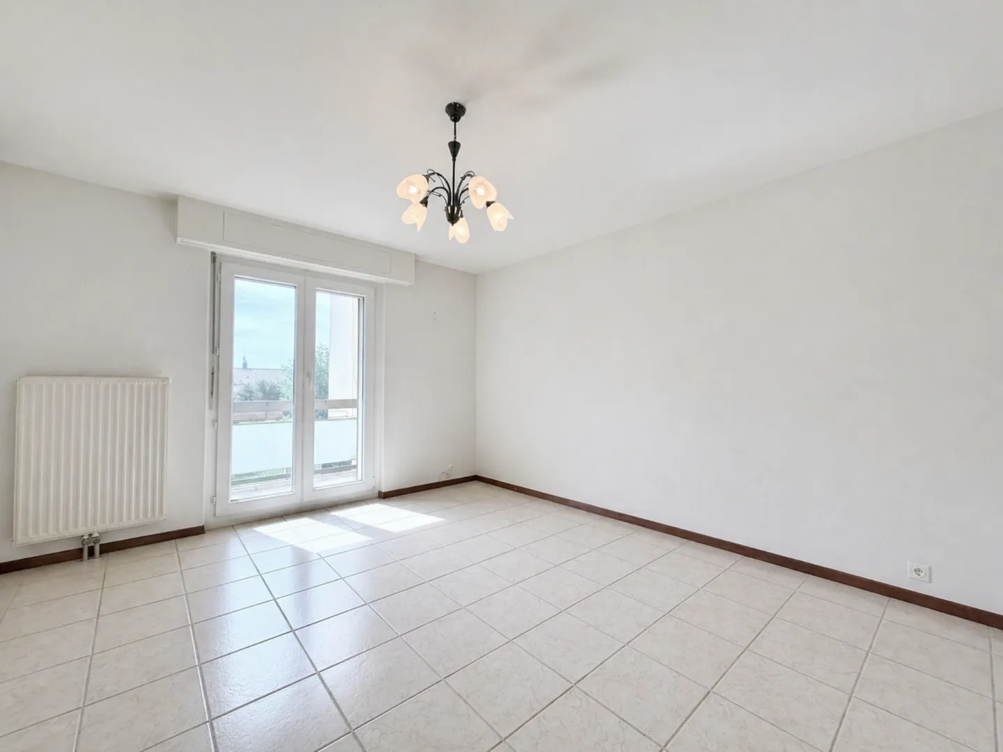 Charming Semi-Detached House - Photo 6 of 10