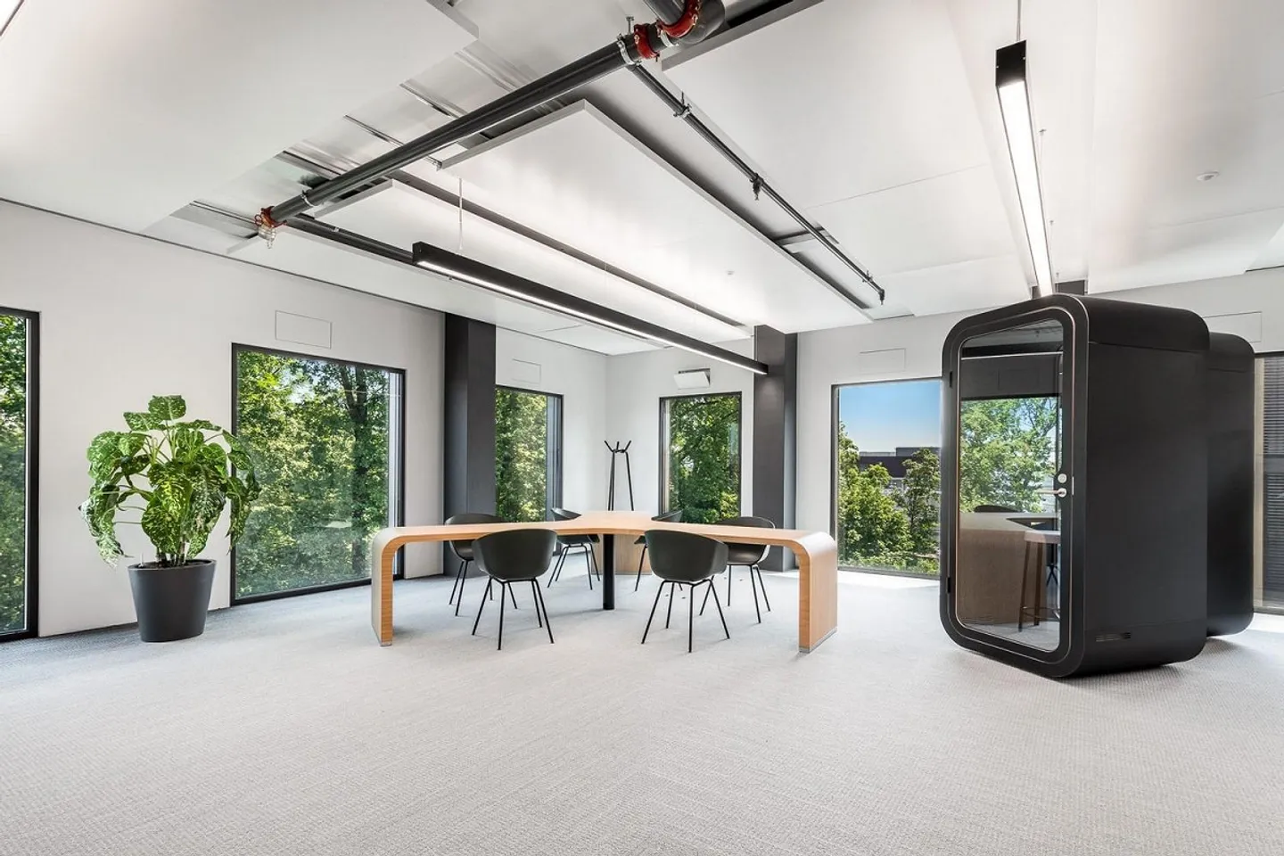 R2 Tower - Take Your Business to New Heights! - Photo 5 of 13