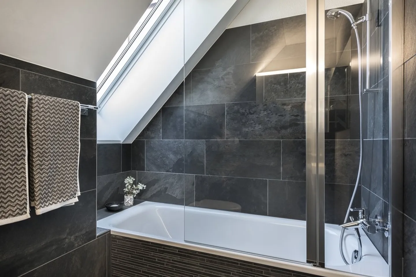 Superbe appartement en duplex de 5,5 pièces à louer dans la verdure - Photo 9 sur 11