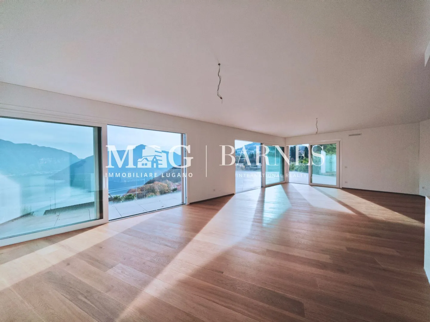 Lugano, Carona : Penthouse de 266 m², 5,5 pièces, avec vue imprenable sur le lac et grande terrasse. - Photo 2 sur 12