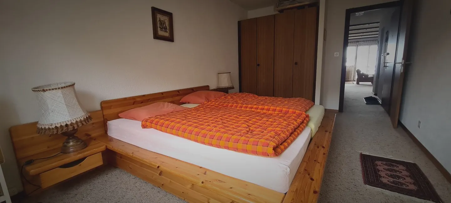 Ampio appartamento di 2,5 locali di 62 m2 + balcone di 11 m2 + posto auto nel garage interno - Foto 2 di 29