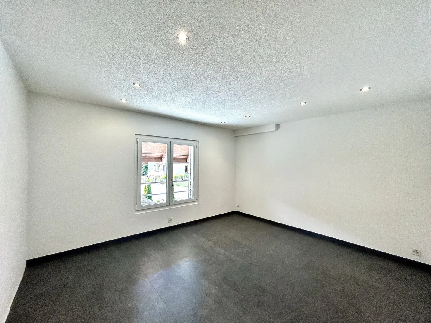 Completely renovated 4.5-room maisonette apartment with mountain view! - Photo 3 of 8