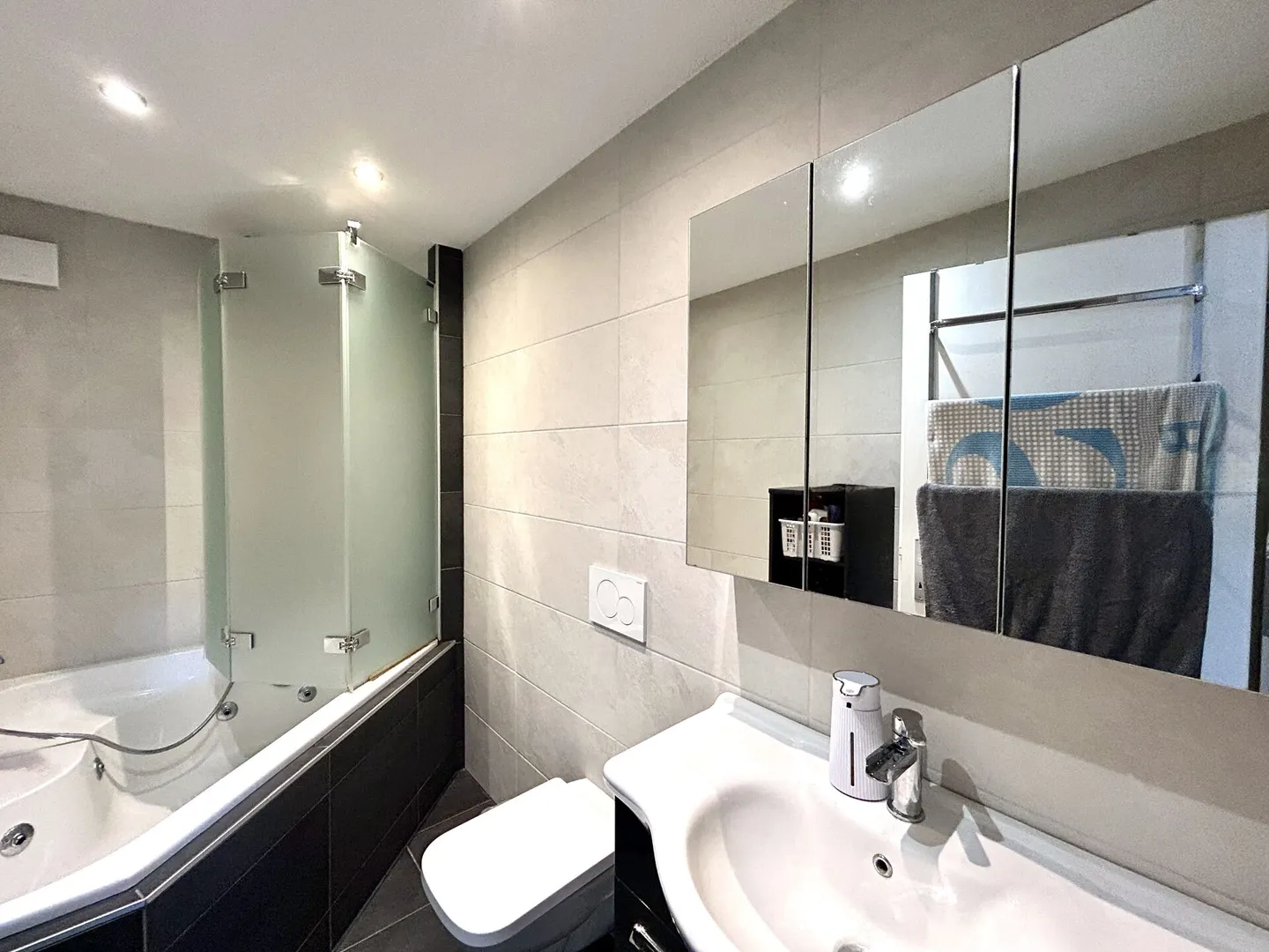 Completely renovated 4.5-room maisonette apartment with mountain view! - Photo 5 of 8