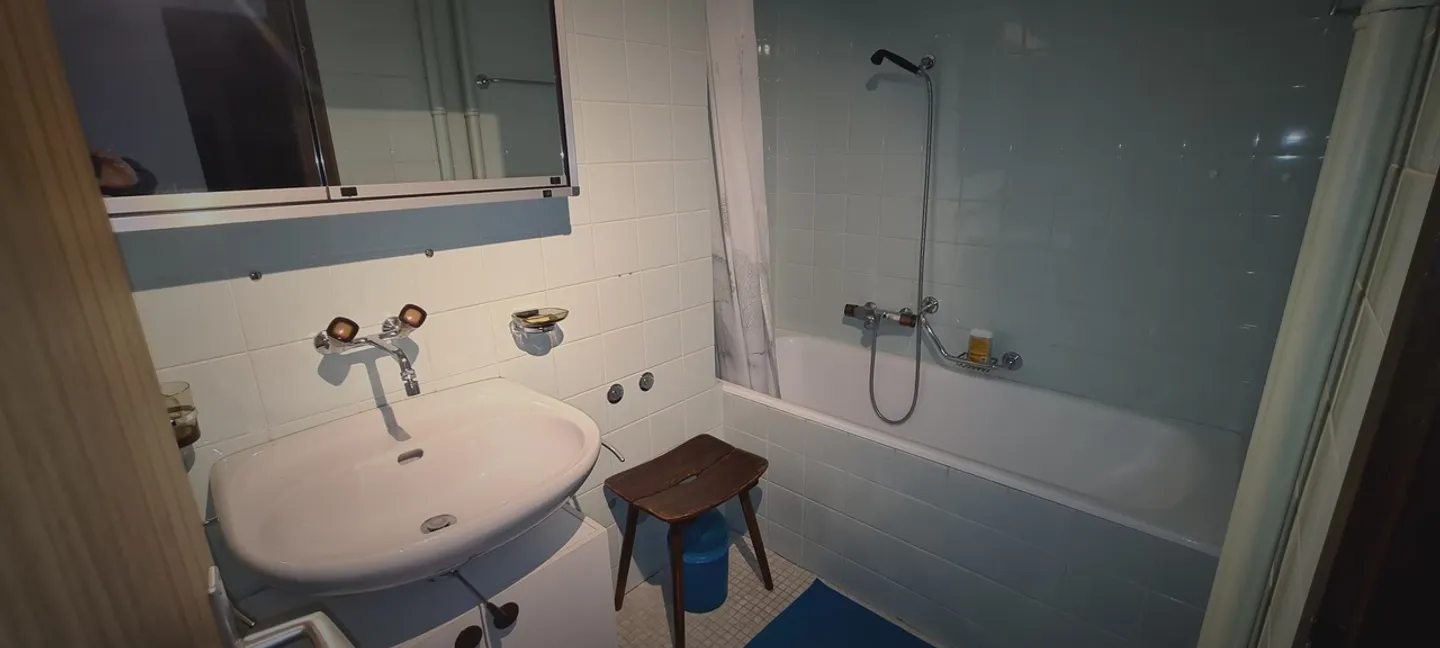 Ampio appartamento di 2,5 locali di 62 m2 + balcone di 11 m2 + posto auto nel garage interno - Foto 4 di 29