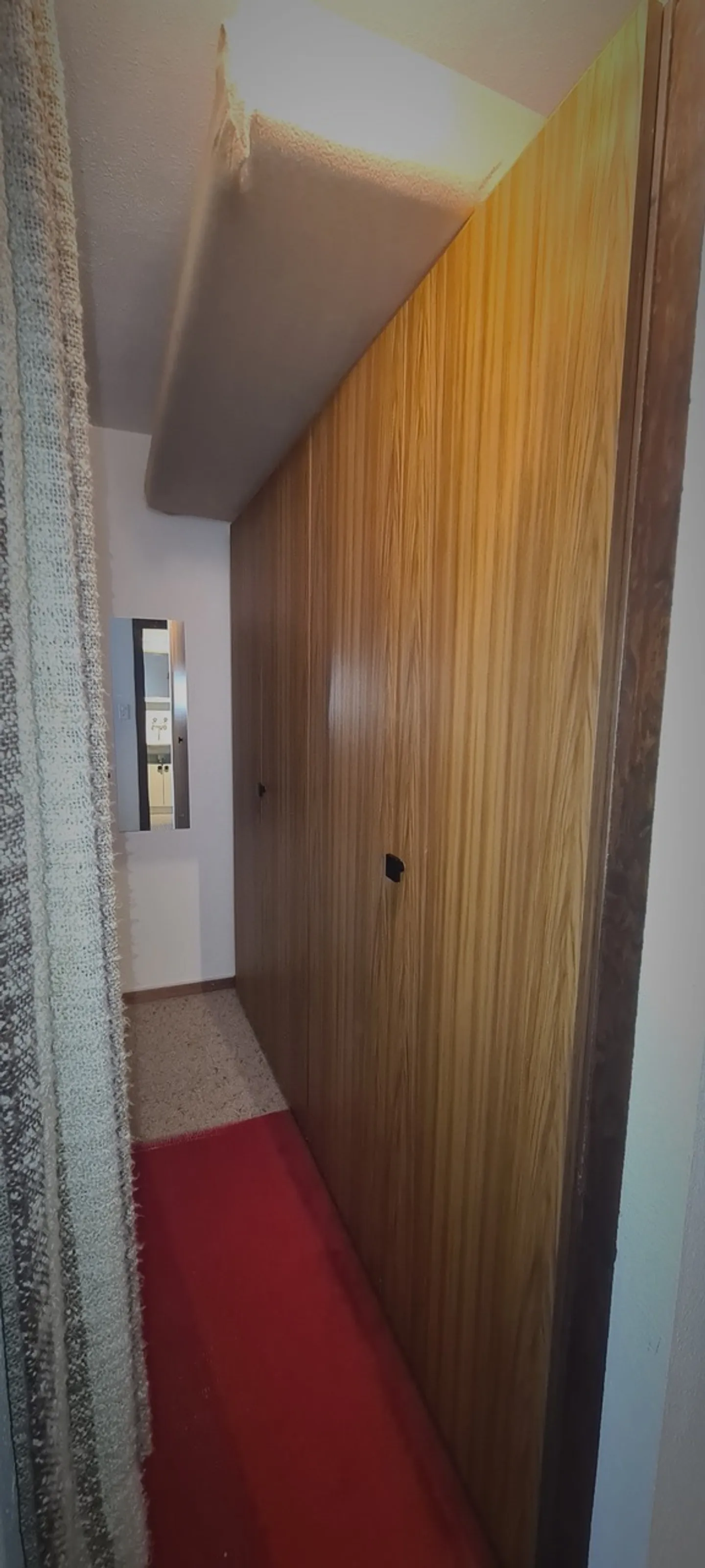 Ampio appartamento di 2,5 locali di 62 m2 + balcone di 11 m2 + posto auto nel garage interno - Foto 7 di 29