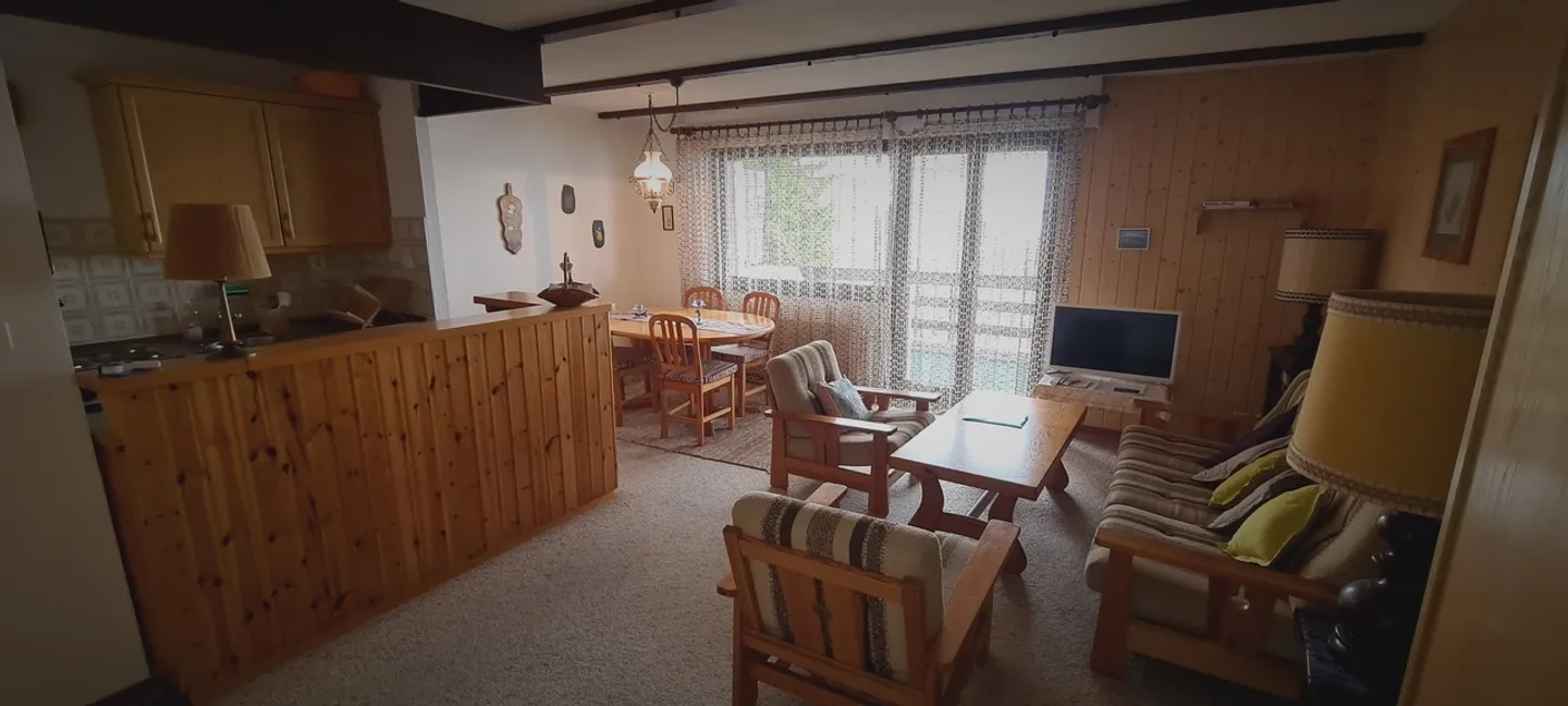 Ampio appartamento di 2,5 locali di 62 m2 + balcone di 11 m2 + posto auto nel garage interno - Foto 9 di 29